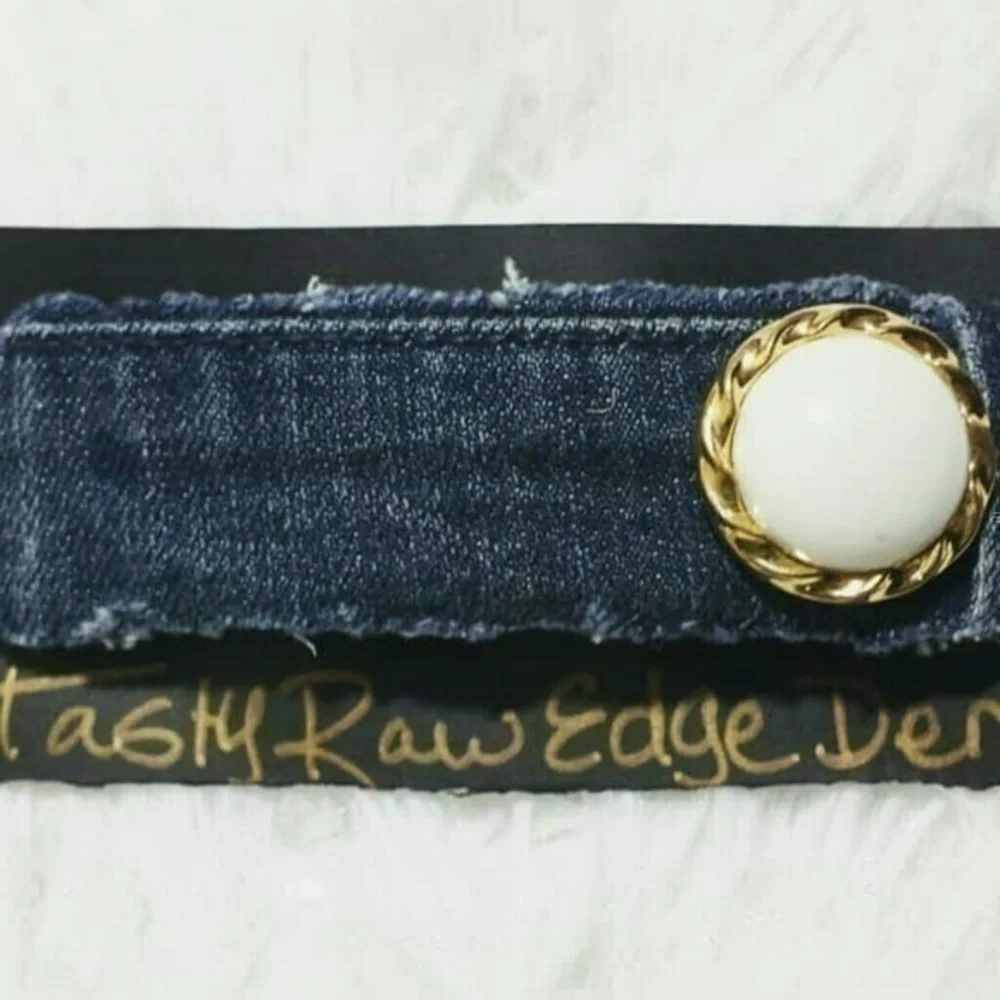 Tasty Raw Edge Denim & Vintage Button Agat…